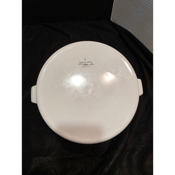 Corning Ware vintage B-1 3/4 QT And B-10-B 10" Skillet With Lids - Picture 15 of 16